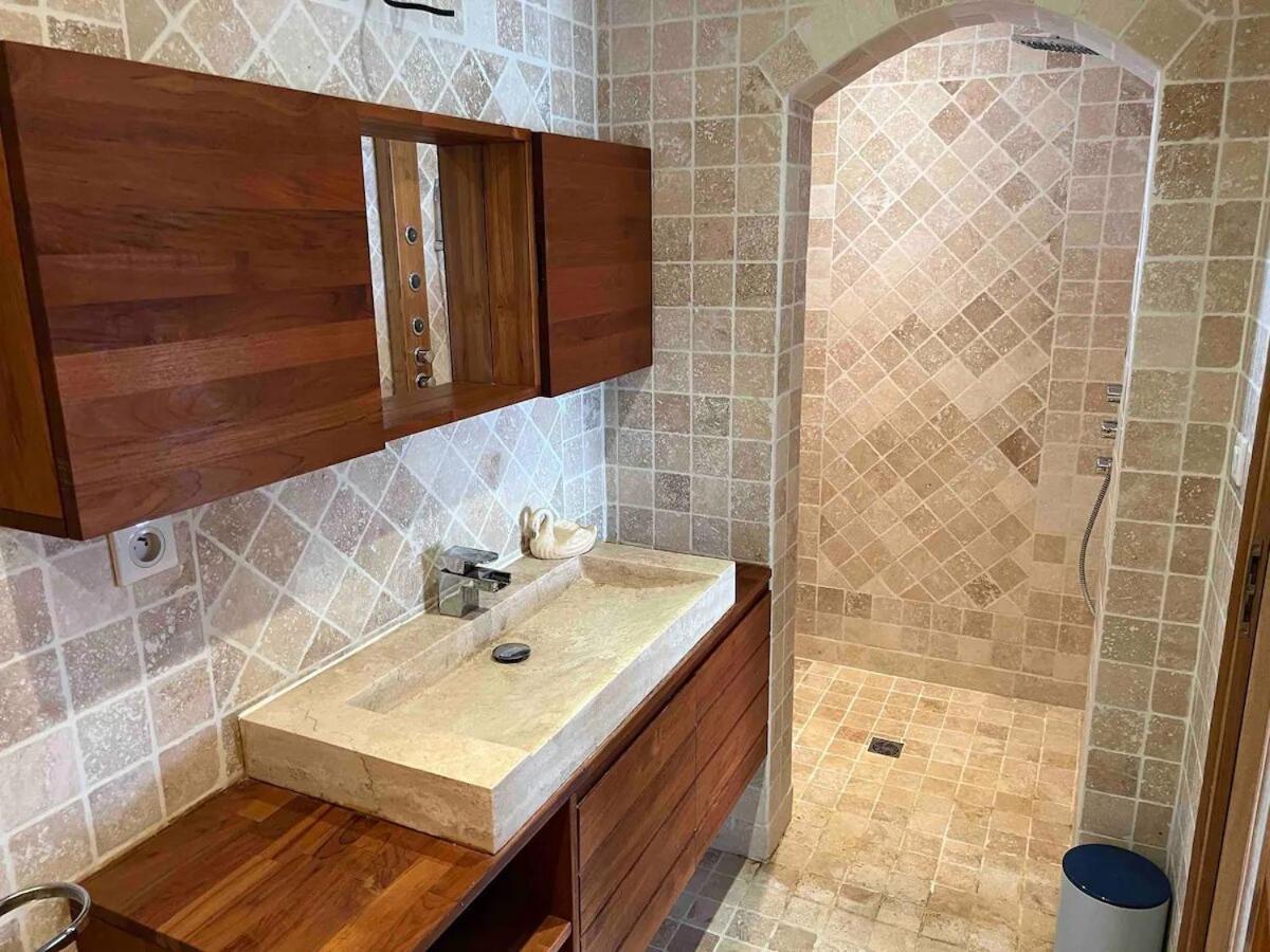 Saint-Laurent D'Aigouze : Appartement Avec Jardin Exterior foto